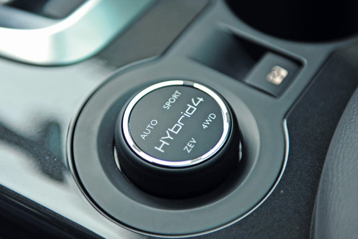 Peugeot 3008 HYbrid4 detail