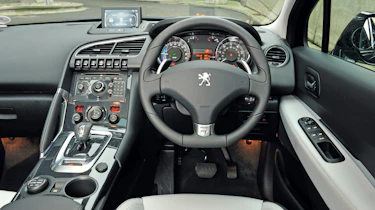 Peugeot 3008 HYbrid4 dash