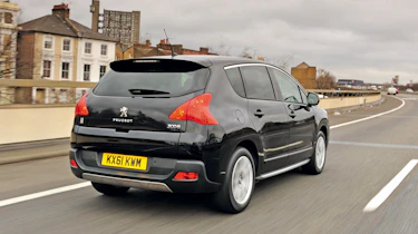 Peugeot 3008 HYbrid4 rear tracking