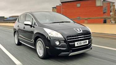 Peugeot 3008 HYbrid4 front tracking