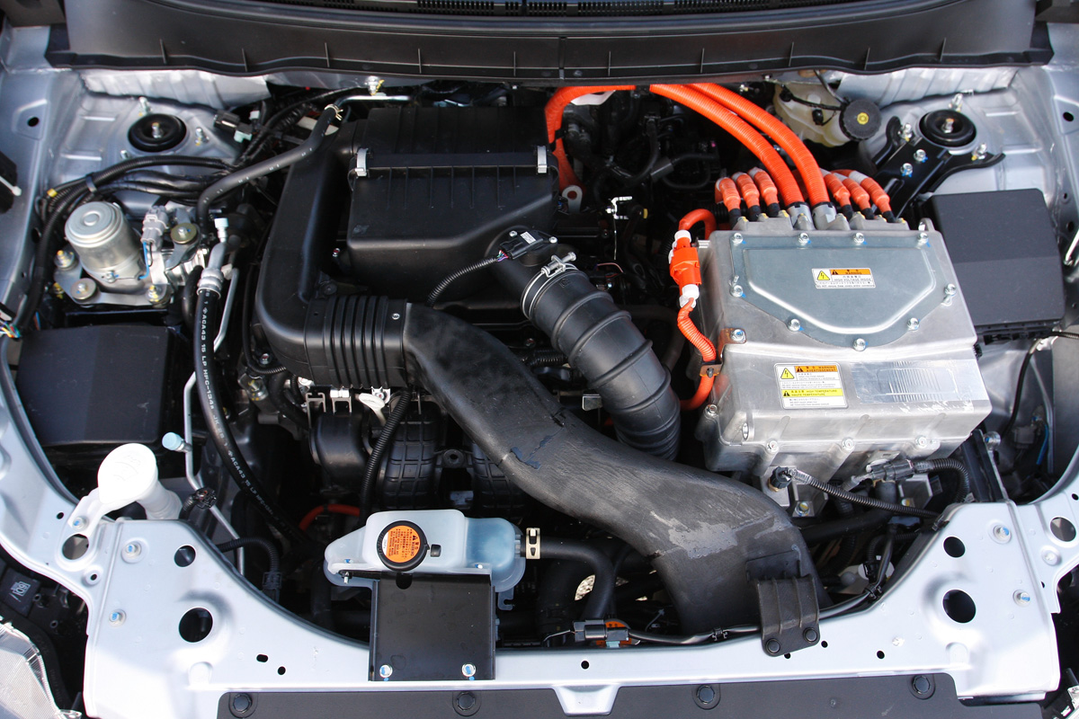 Mitsubishi Outlander PHEV under the bonnet