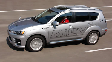 Mitsubishi Outlander PHEV front tracking