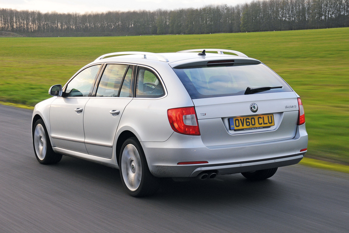 Skoda Superb Estate rear tracking