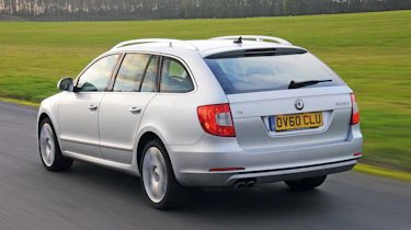 Skoda Superb Estate rear tracking