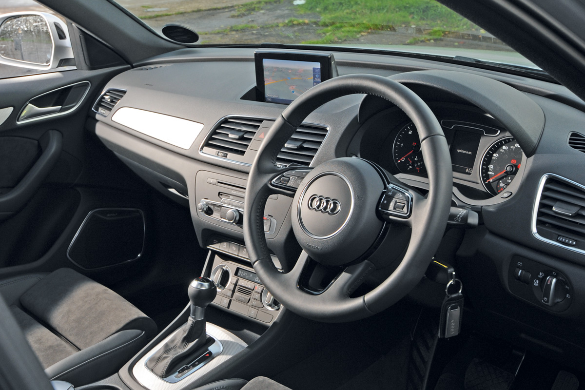 Audi Q3 dash