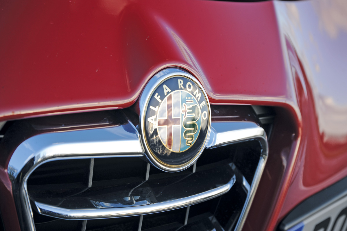 Alfa Romeo Giulietta badge
