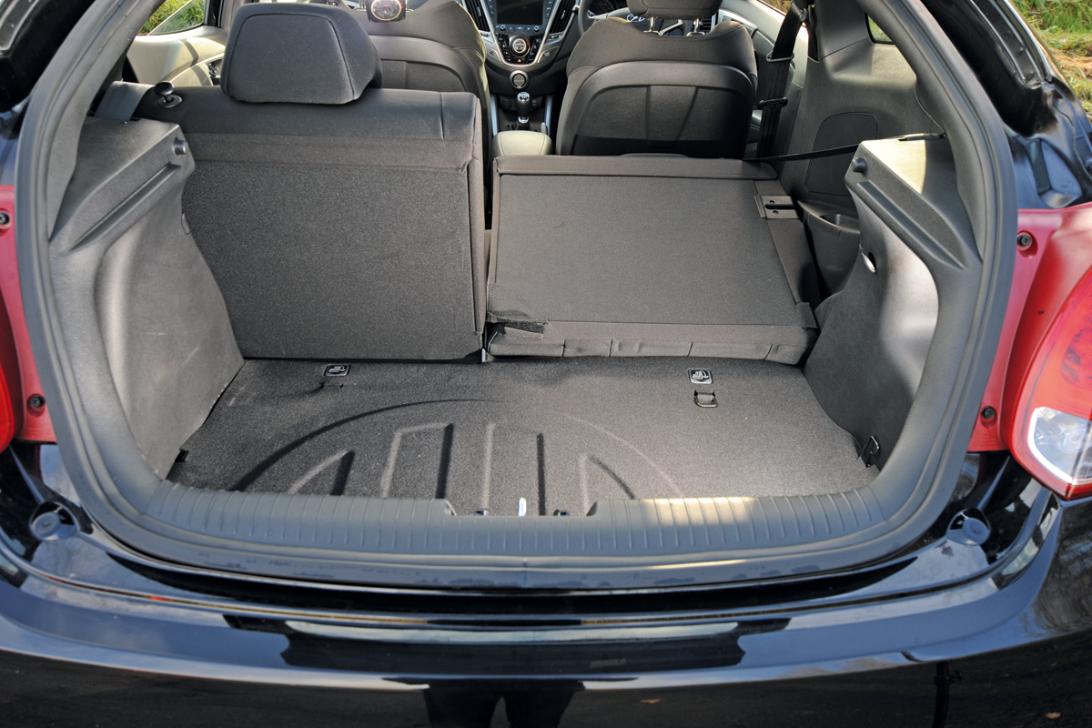 Hyundai Veloster boot
