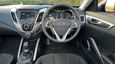 Hyundai Veloster dash