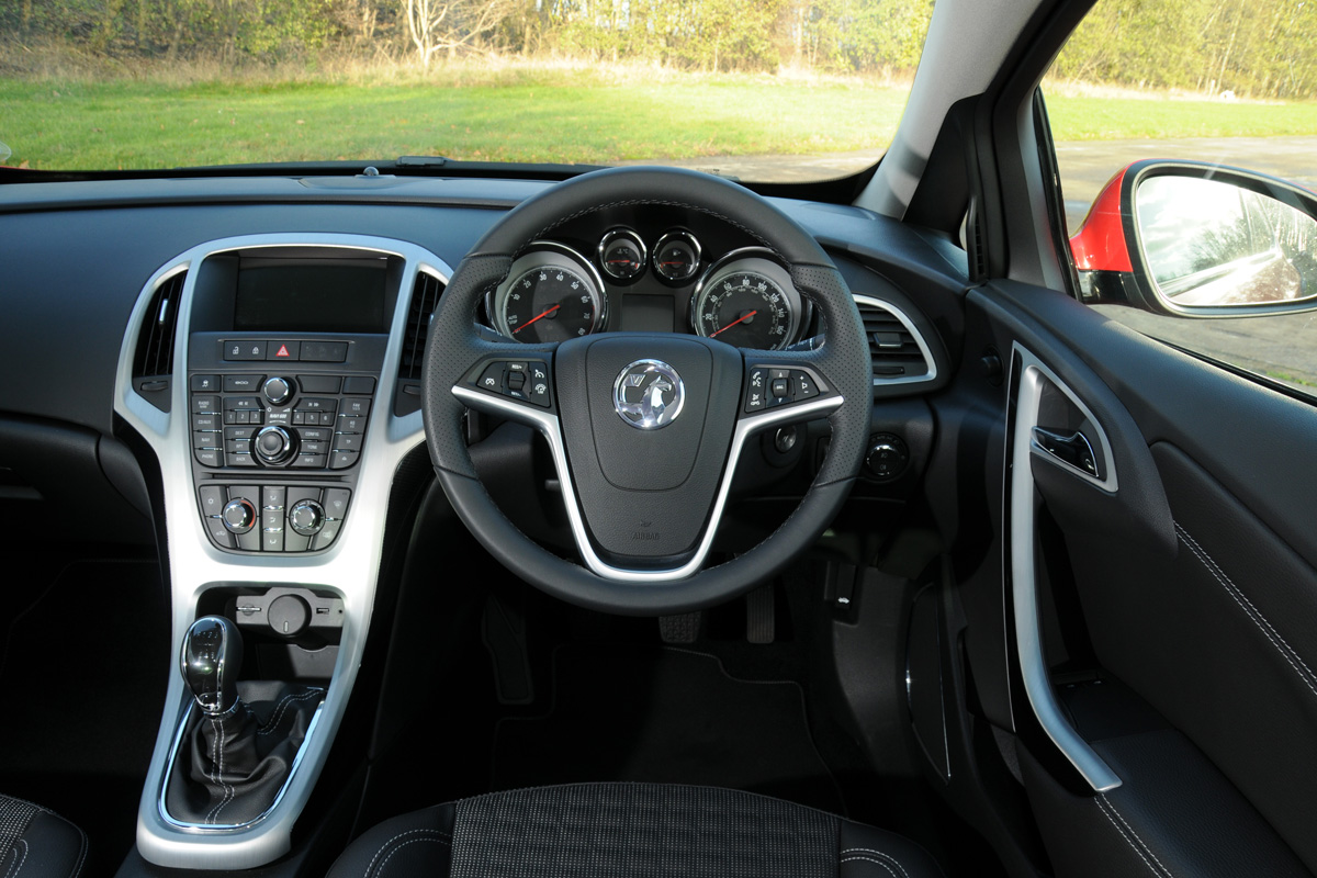 Vauxhall Astra GTC dash