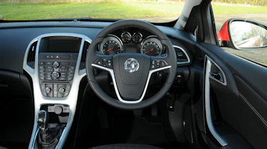 Vauxhall Astra GTC dash
