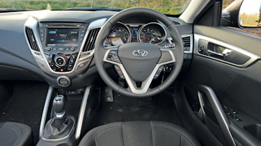 Hyundai Veloster dash