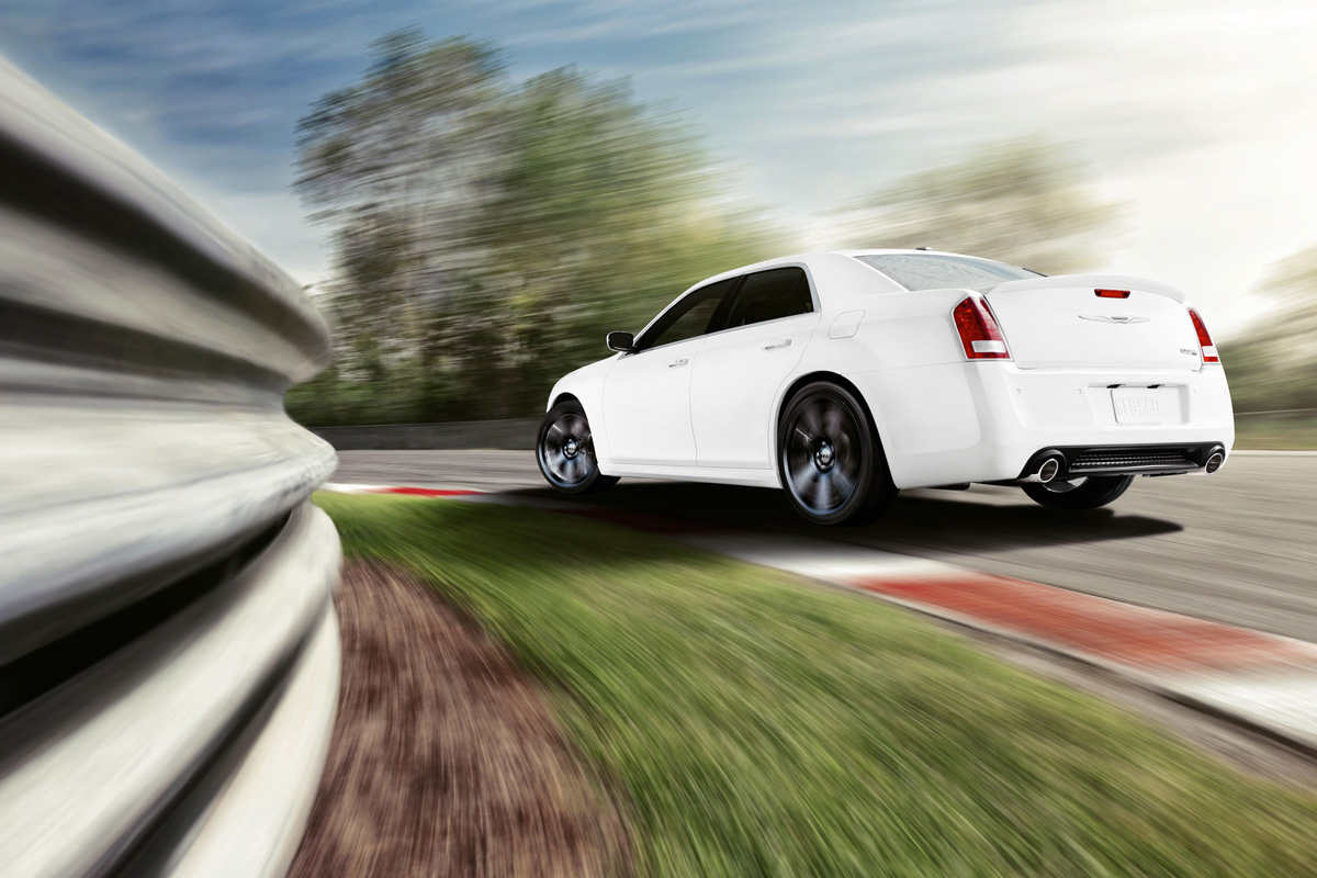 Chrysler 300C SRT8 rear cornering