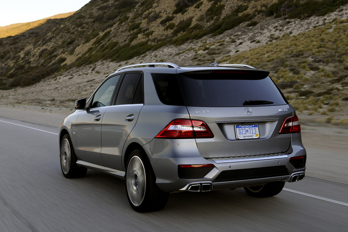 Mercedes ML63 AMG rear tracking