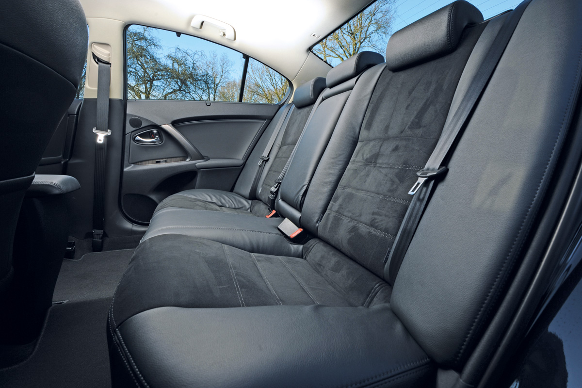 Toyota Avensis rear seats