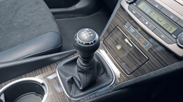 Toyota Avensis gear lever