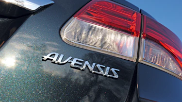 Toyota Avensis badge