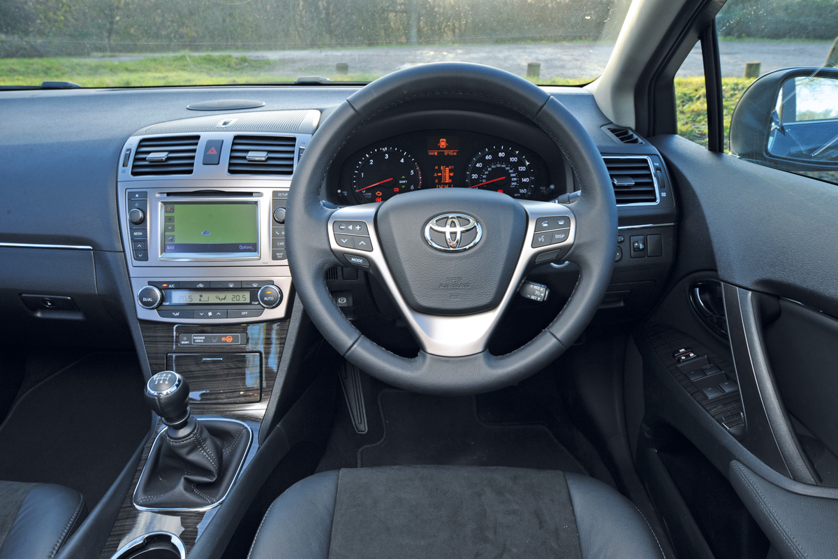 Toyota Avensis dash