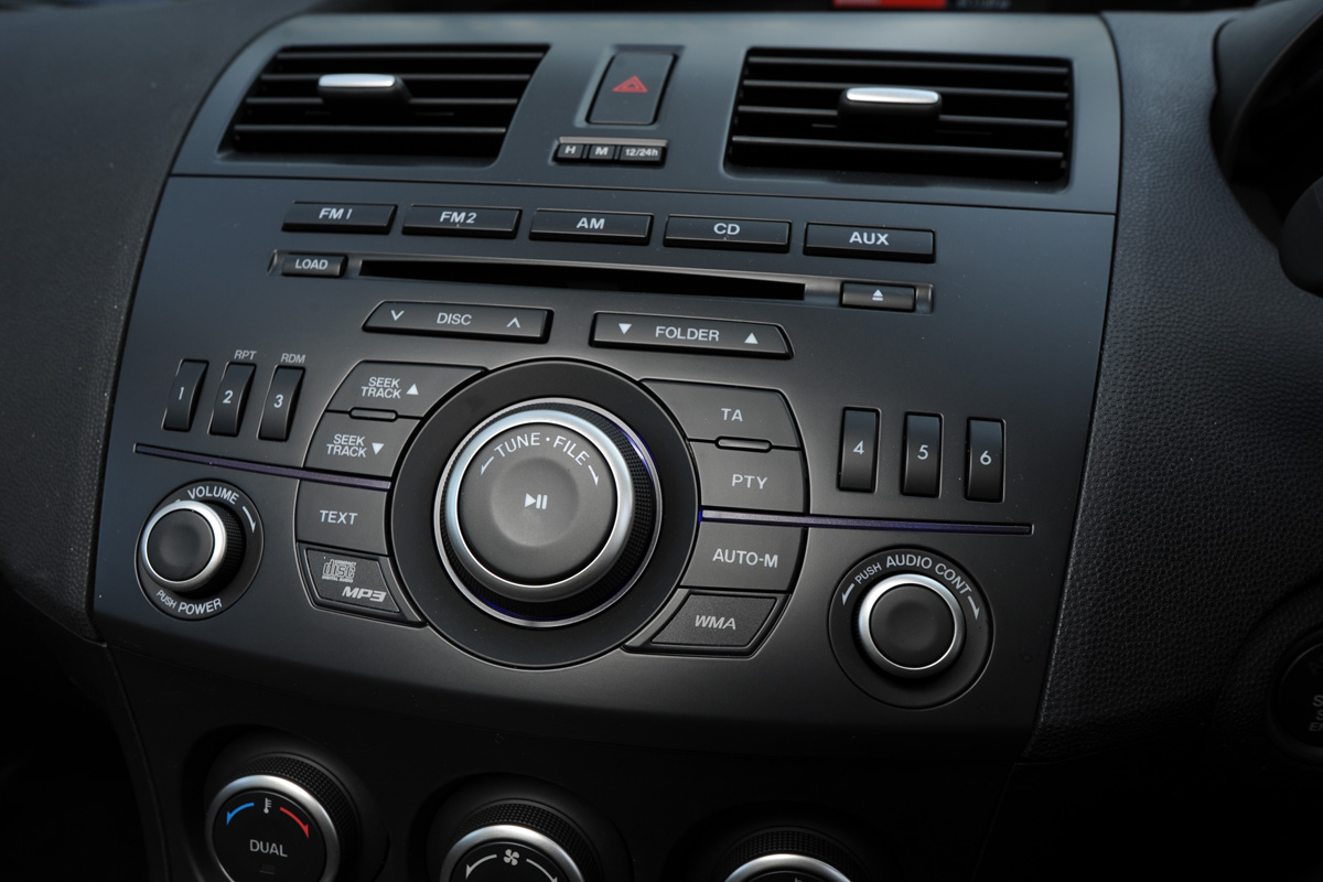 Mazda 3 centre console