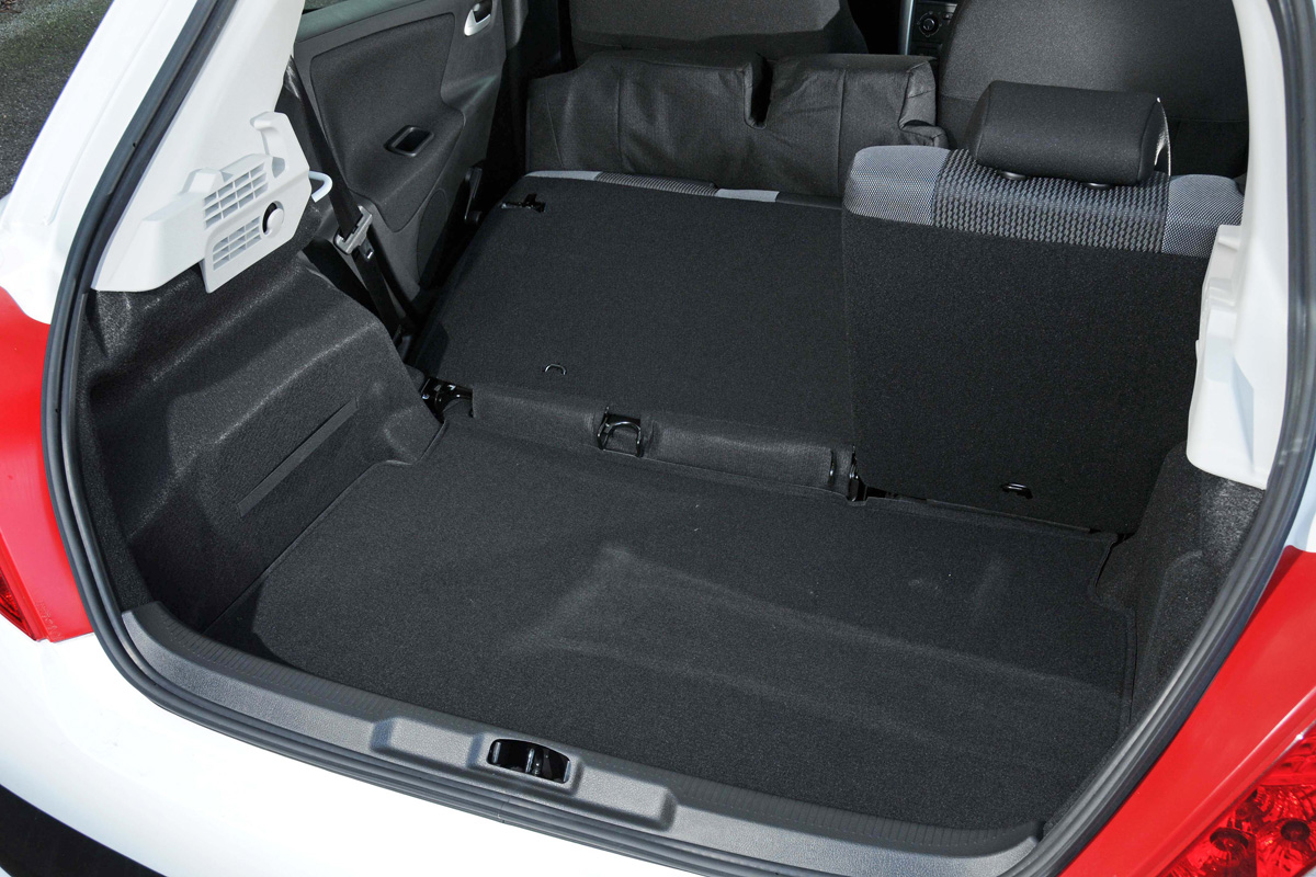 Peugeot 207 Oxygo+ boot