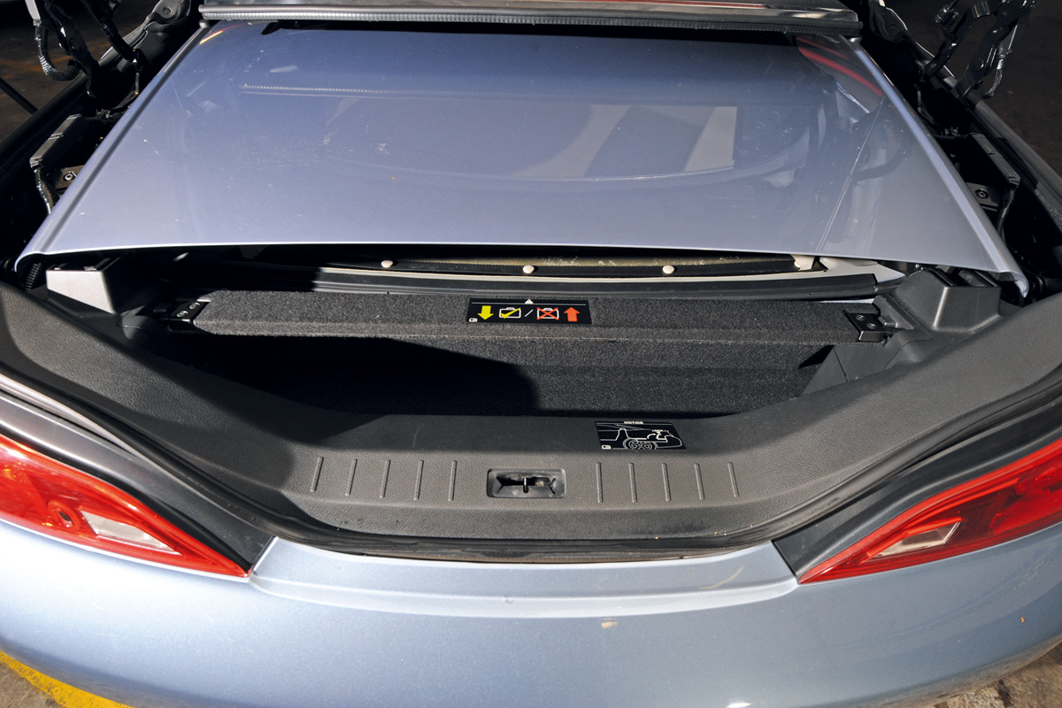 Infiniti G37 Convertible boot