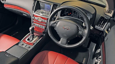 Infiniti G37 Convertible dash