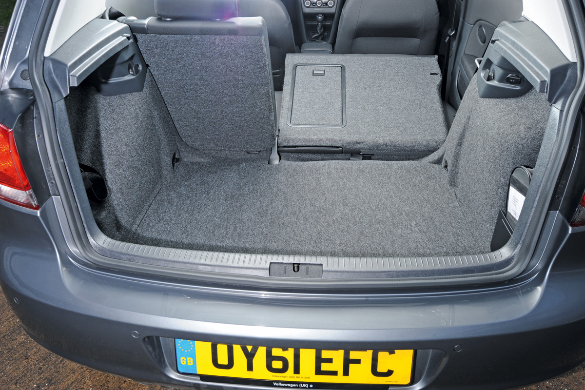 VW Golf 2.0 TDI Match boot