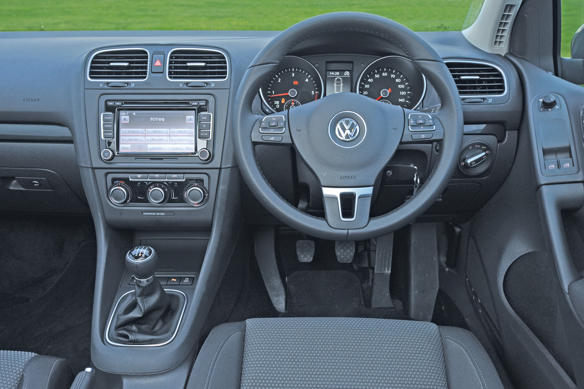 VW Golf 2.0 TDI Match dash