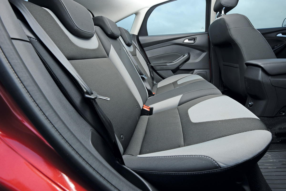 Ford Focus 2.0 TDCi Zetec rear seats