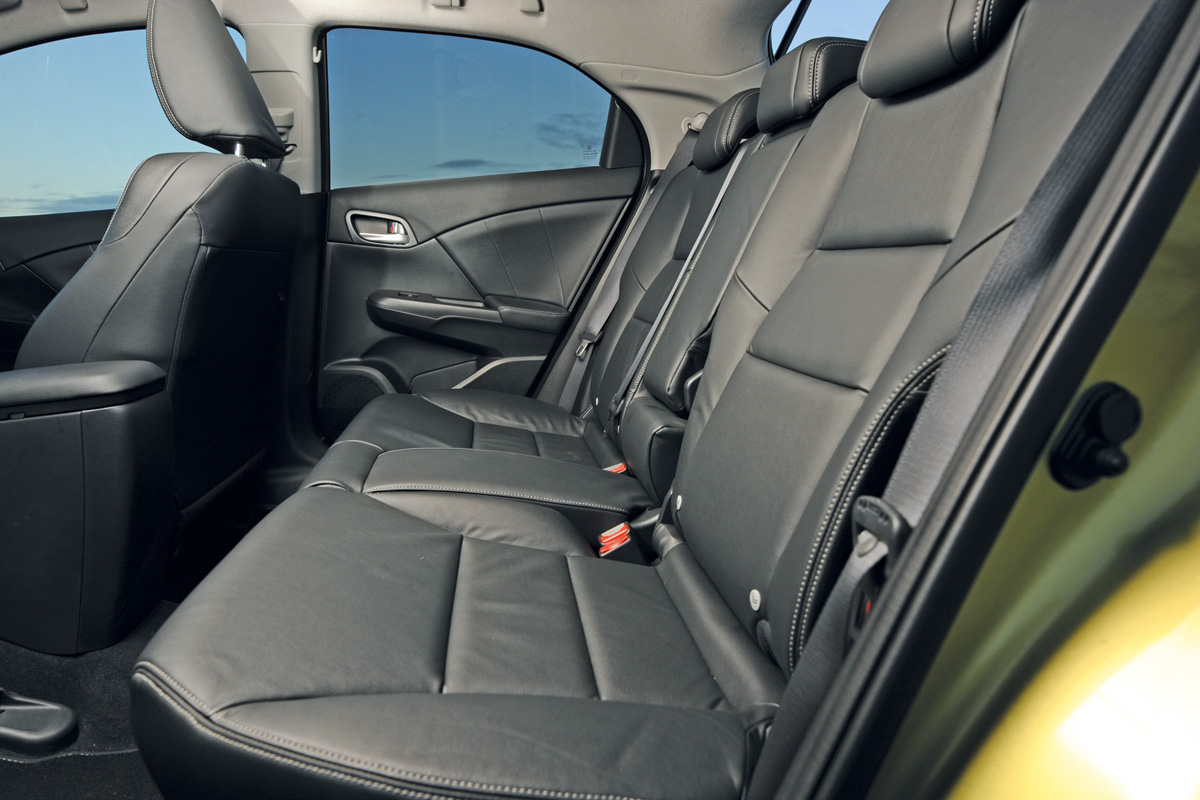 Honda Civic 2.2 i-DTEC ES rear seats