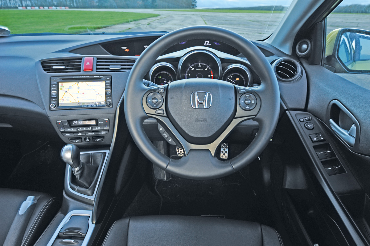 Honda Civic 2.2 i-DTEC ES dash