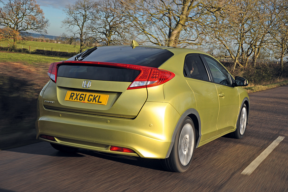 Honda Civic 2.2 i-DTEC ES rear tracking