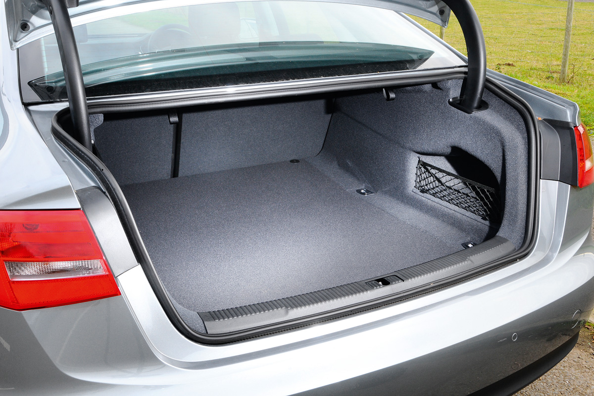 Audi A6 2.0 TDI SE boot