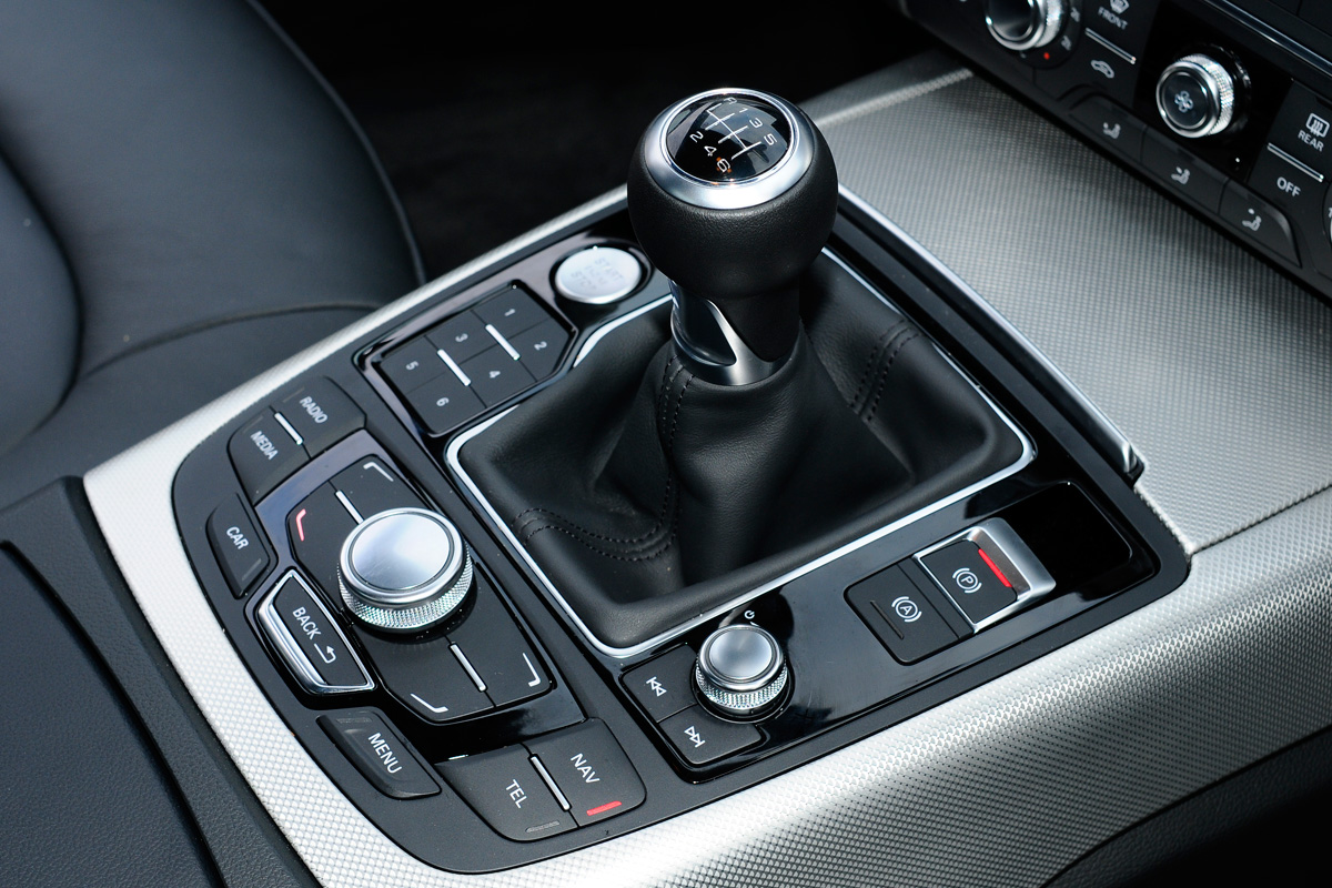 Audi A6 2.0 TDI SE gear lever
