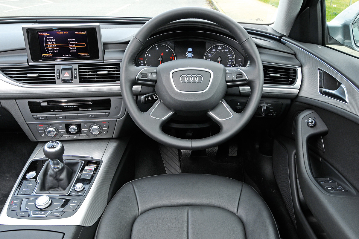 Audi A6 2.0 TDI SE dash