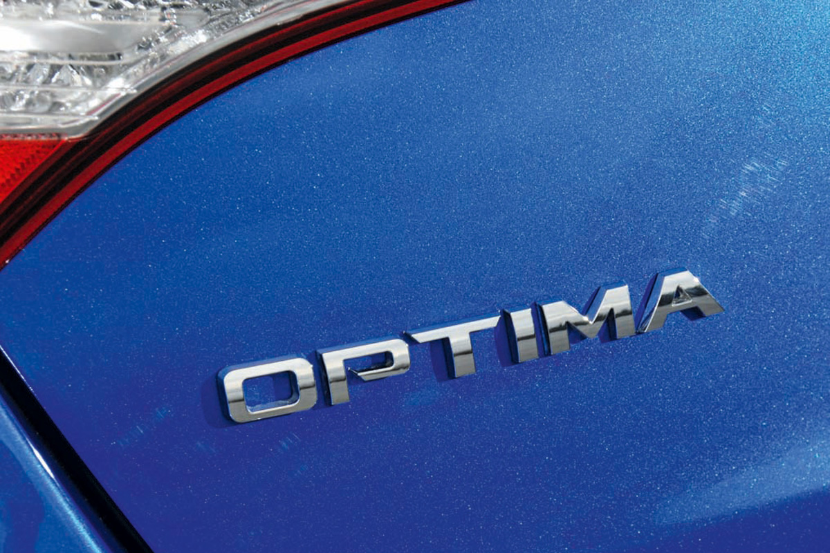 Kia Optima badge
