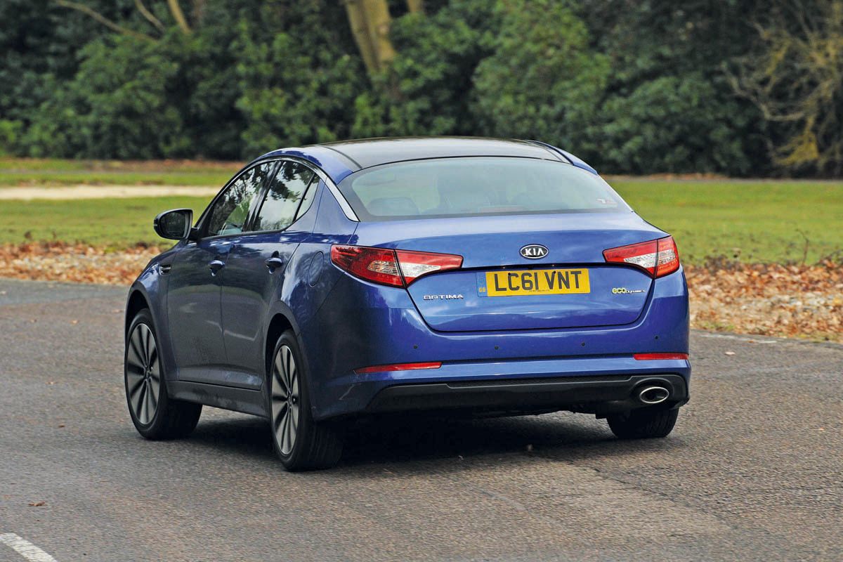 Kia Optima rear cornering