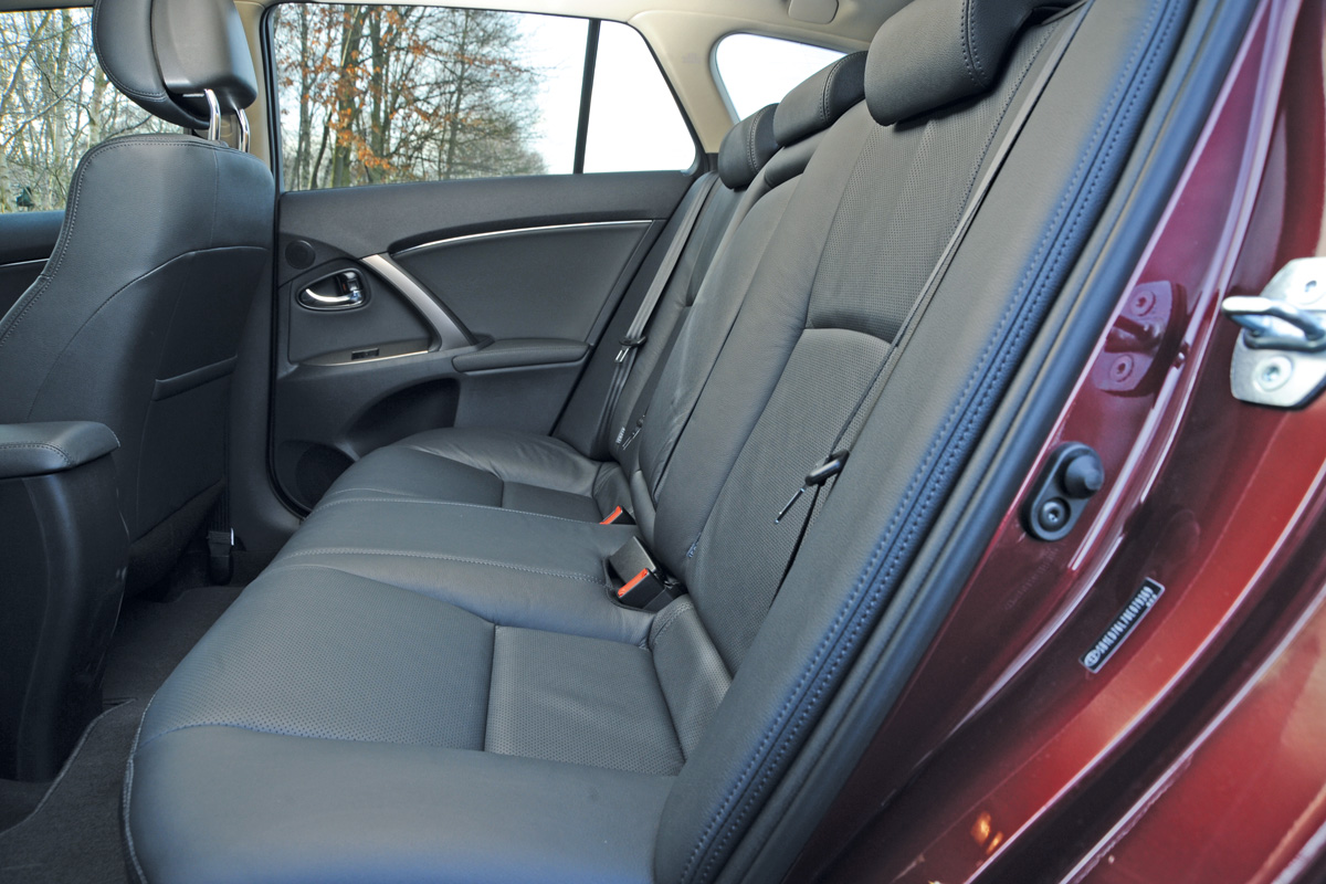 Toyota Avensis Tourer rear seats