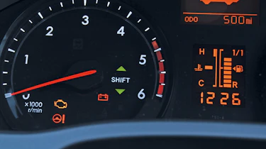Toyota Avensis Tourer dials