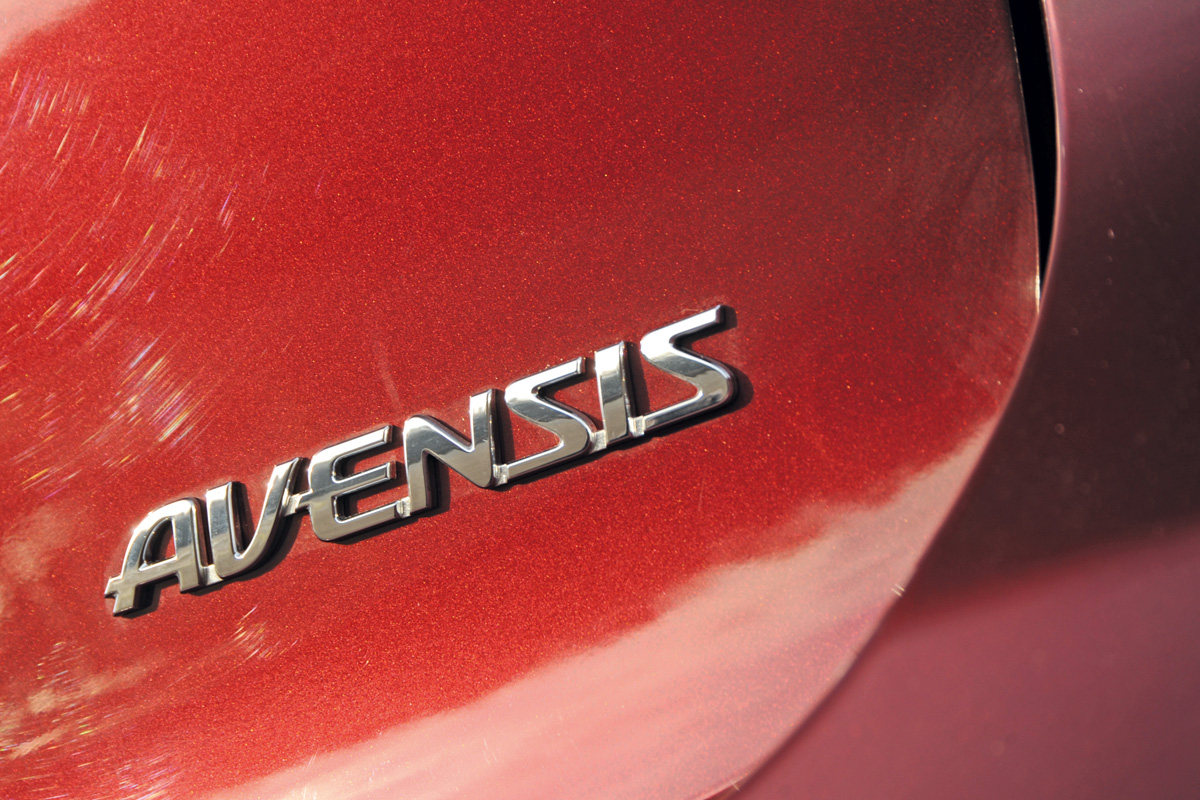 Toyota Avensis Tourer badge