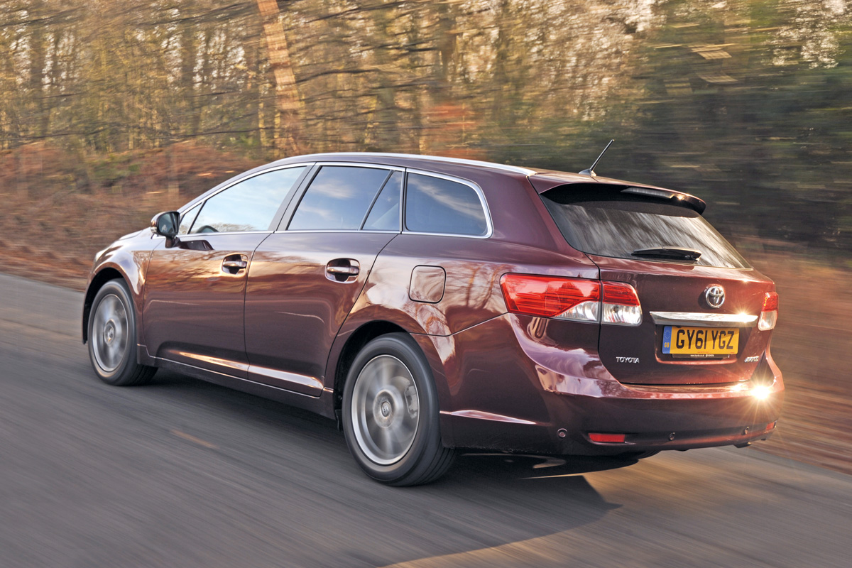 Toyota Avensis Tourer rear tracking