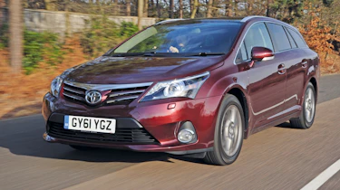 Toyota Avensis Tourer front tracking