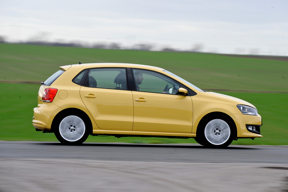 VW Polo panning