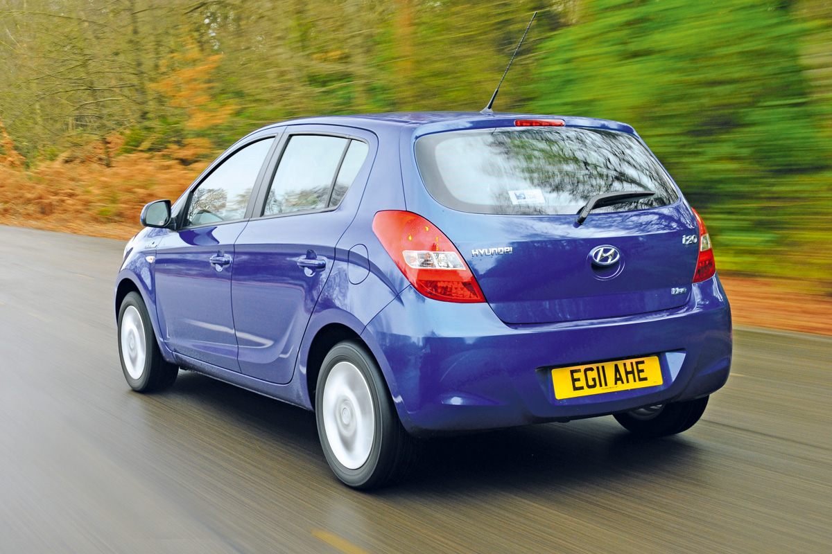 Hyundai i20 Blue rear tracking
