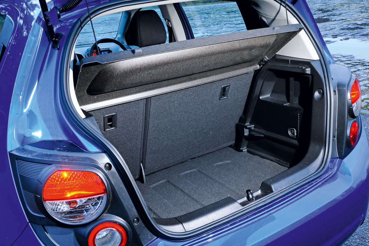 Chevrolet Aveo LT boot