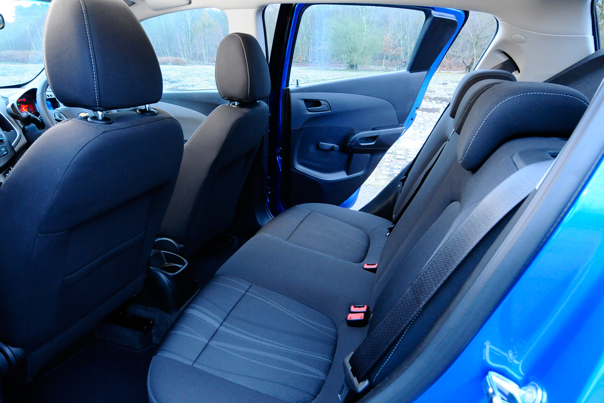 Chevrolet Aveo LT rear seats