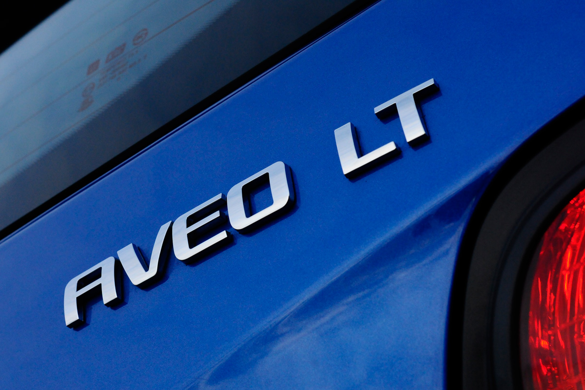 Chevrolet Aveo LT badge