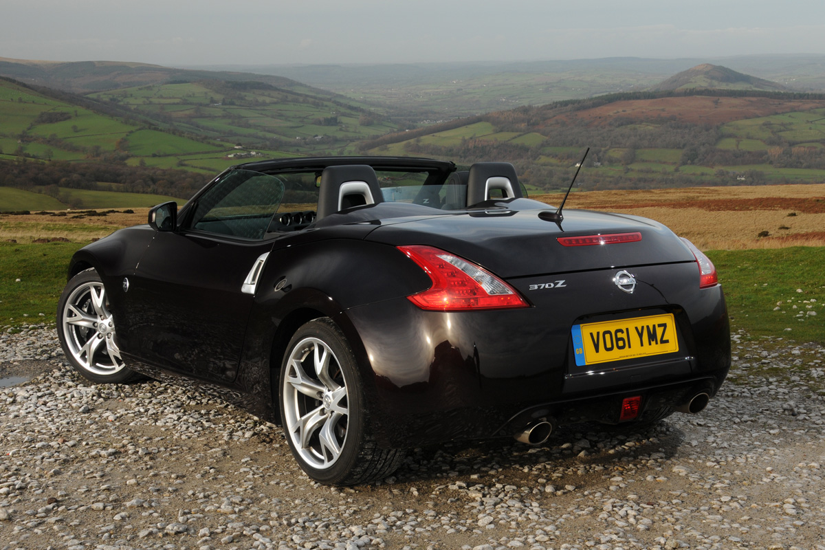 sNissan 370Z GT rear three-quarters