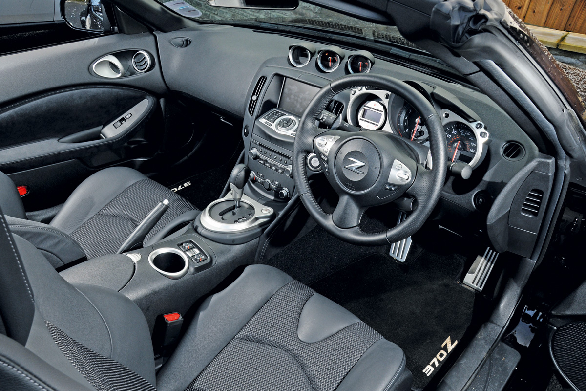 Nissan 370Z GT interior