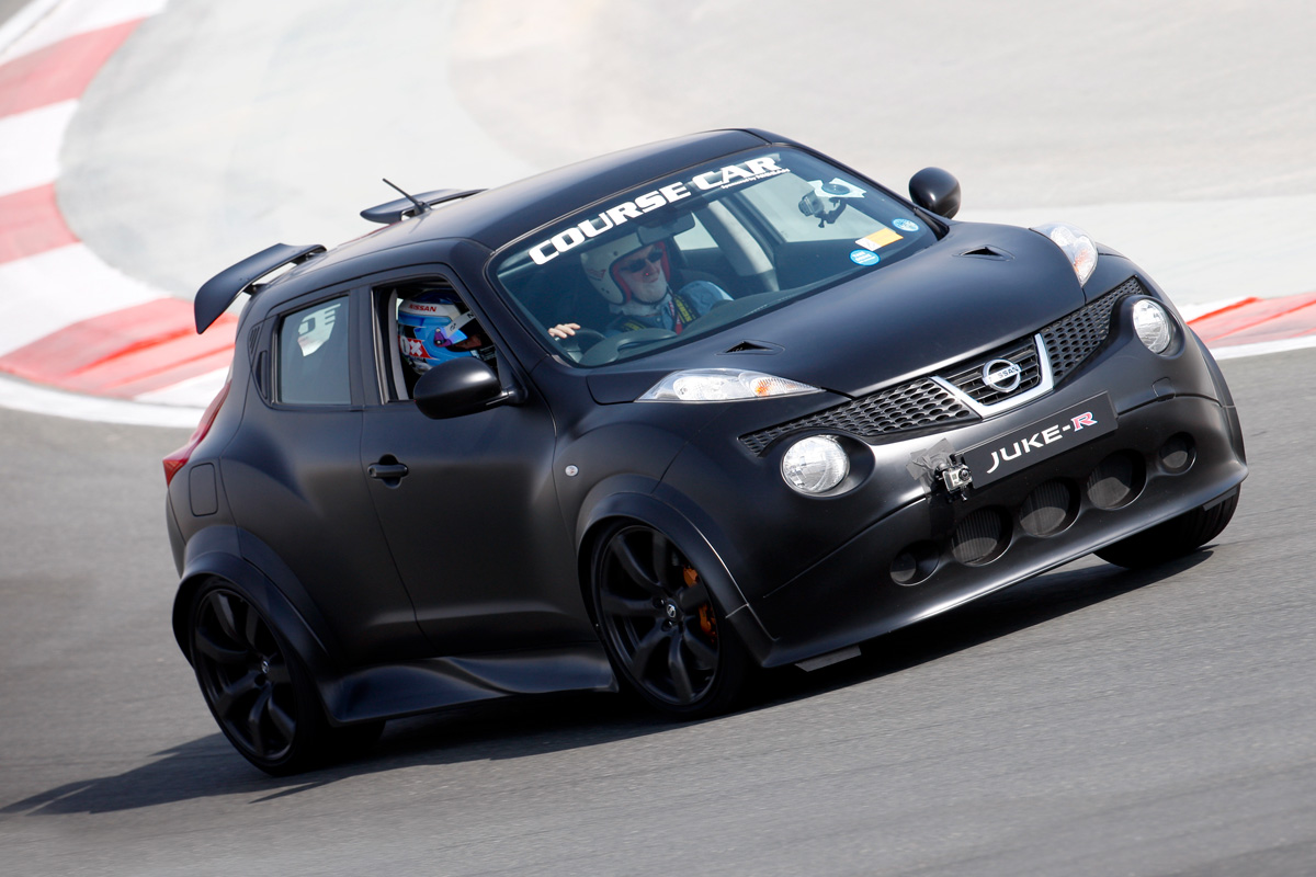 Nissan Juke R front cornering
