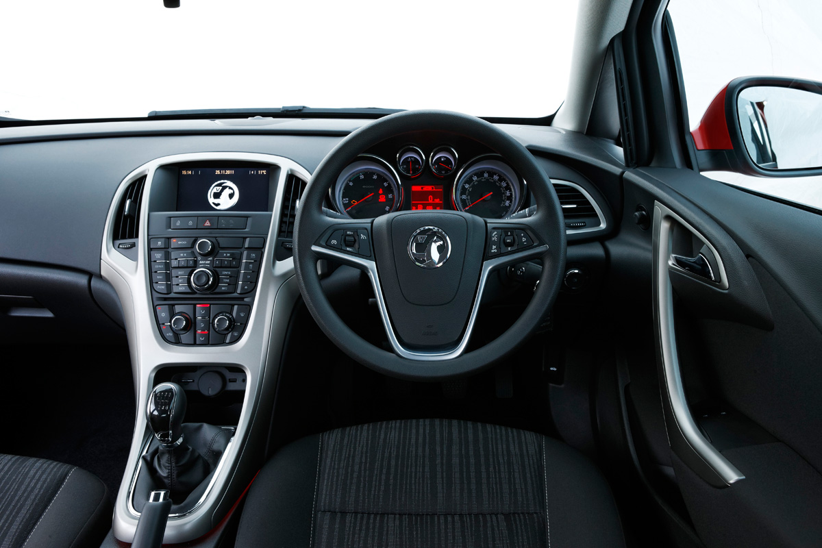 Vauxhall Astra ecoFLEX dashboard